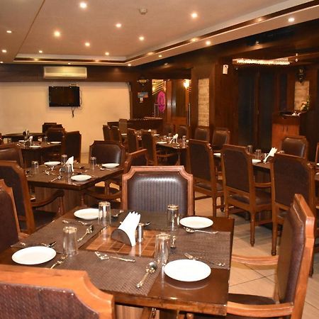 Hotel Royal Highness Ahmedabad Buitenkant foto
