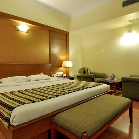 Hotel Royal Highness Ahmedabad Buitenkant foto