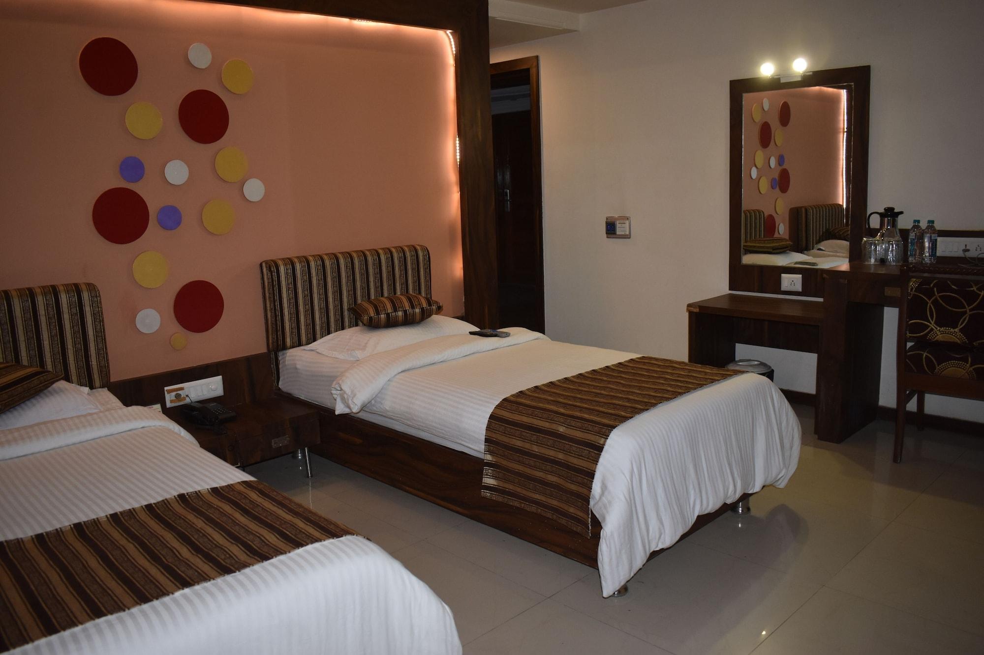 Hotel Royal Highness Ahmedabad Buitenkant foto