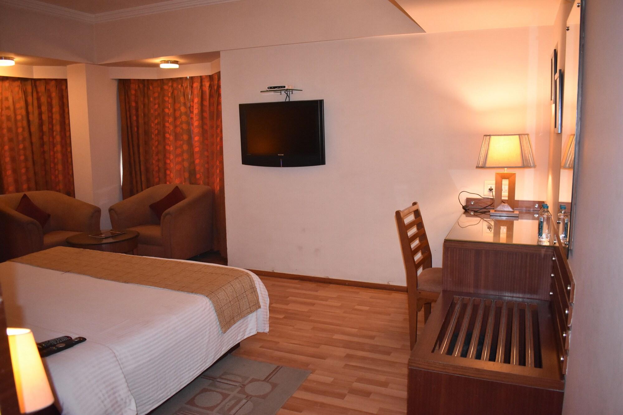 Hotel Royal Highness Ahmedabad Buitenkant foto