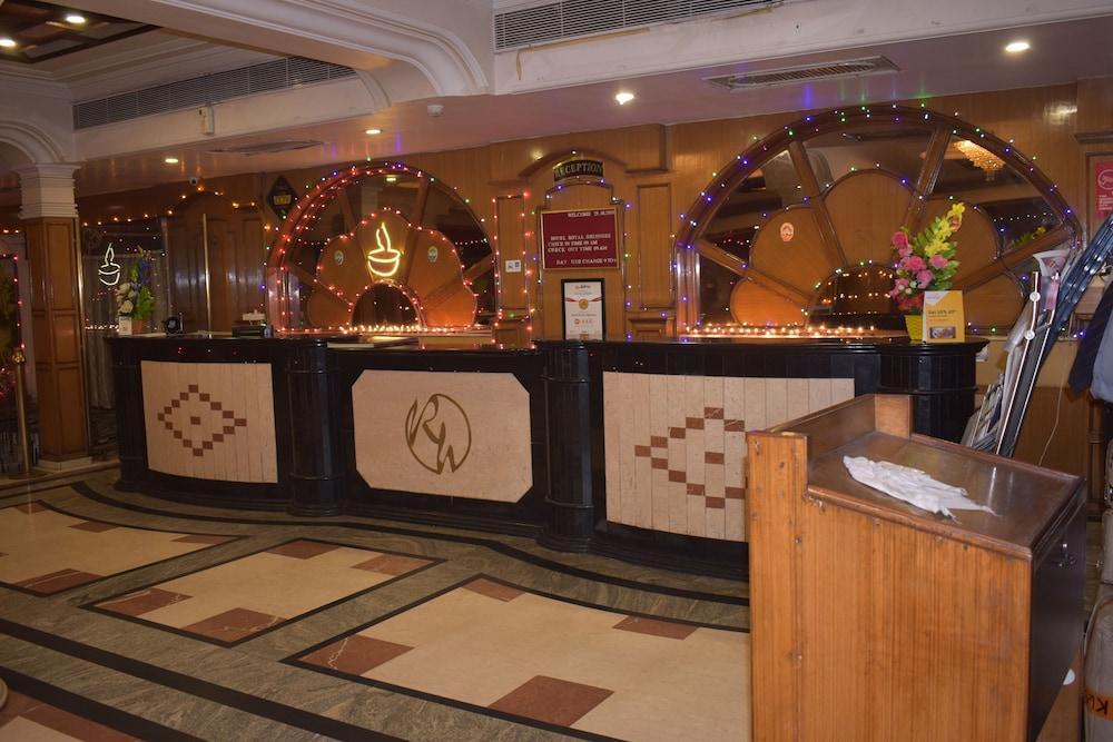 Hotel Royal Highness Ahmedabad Buitenkant foto