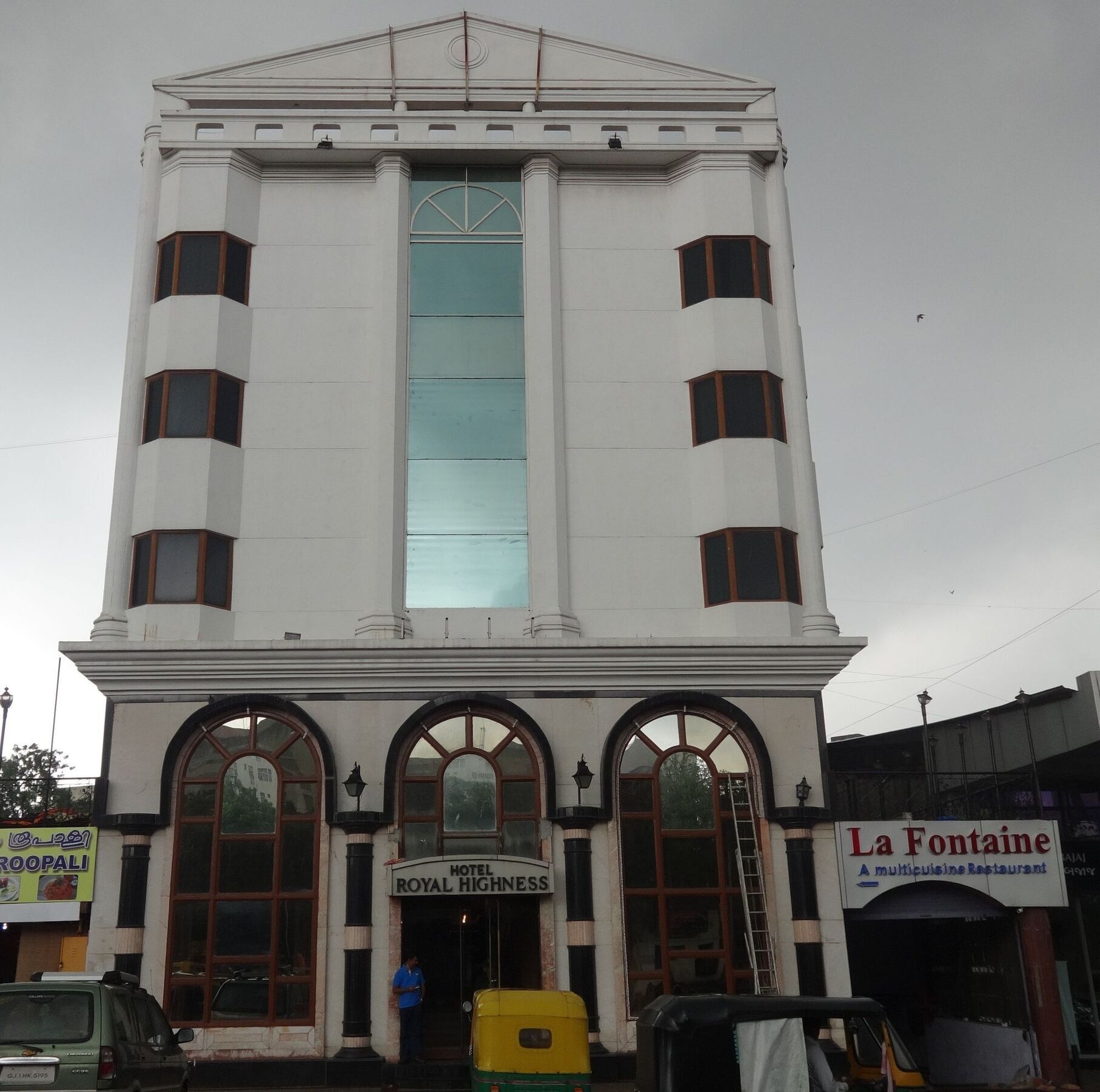 Hotel Royal Highness Ahmedabad Buitenkant foto