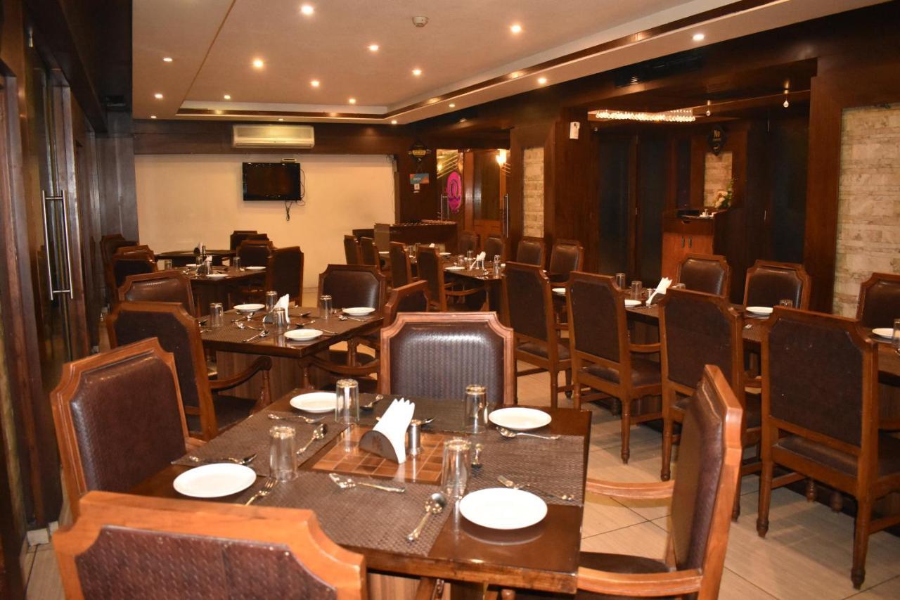 Hotel Royal Highness Ahmedabad Buitenkant foto