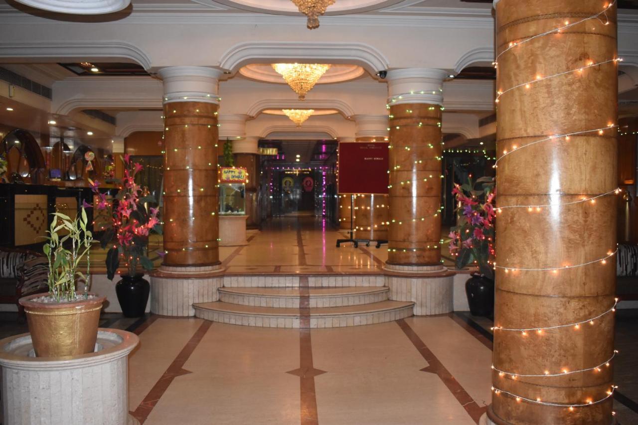 Hotel Royal Highness Ahmedabad Buitenkant foto