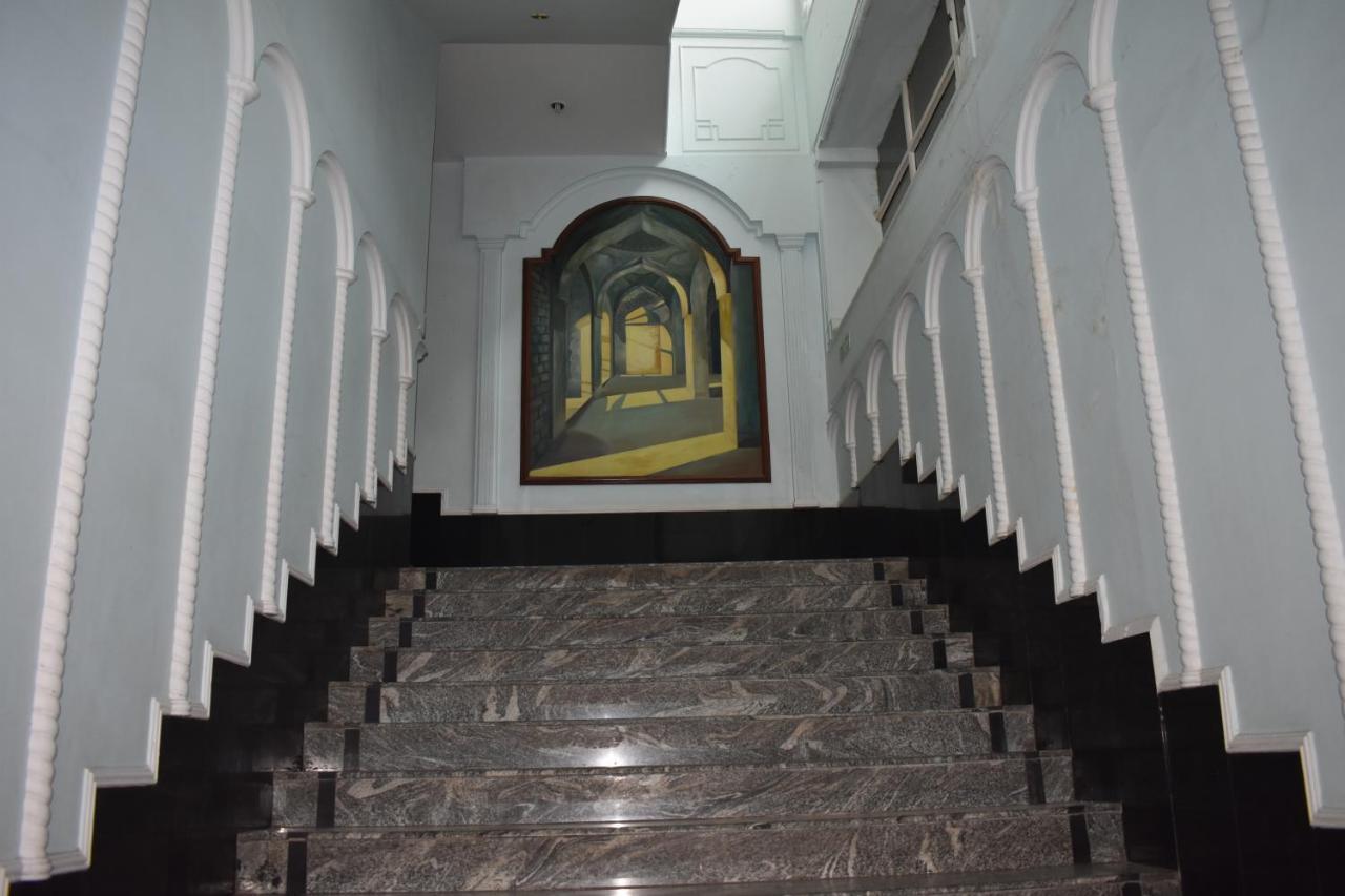 Hotel Royal Highness Ahmedabad Buitenkant foto